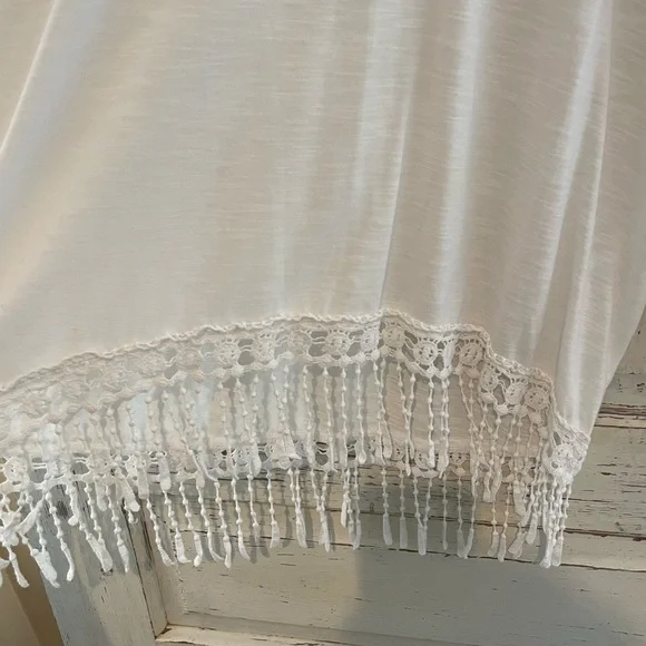 New Directions Boho lace/fringe bell sleeve top Sz medium - Picture 5 of 6